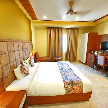 Opulence Inn - 500 Meters From Railway Station อุเดเปอร์ ภายนอก รูปภาพ