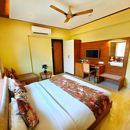 Opulence Inn - 500 Meters From Railway Station อุเดเปอร์ ภายนอก รูปภาพ