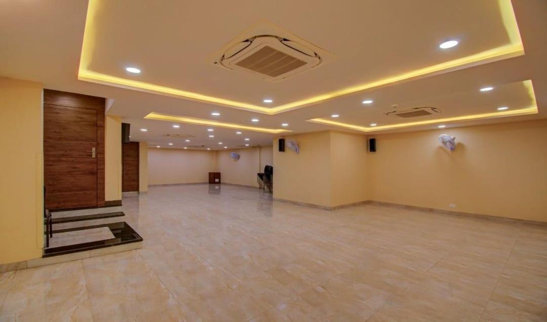 Opulence Inn - 500 Meters From Railway Station อุเดเปอร์ ภายนอก รูปภาพ