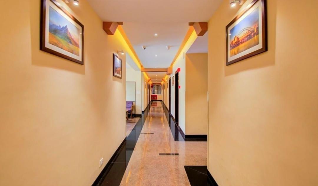 Opulence Inn - 500 Meters From Railway Station อุเดเปอร์ ภายนอก รูปภาพ