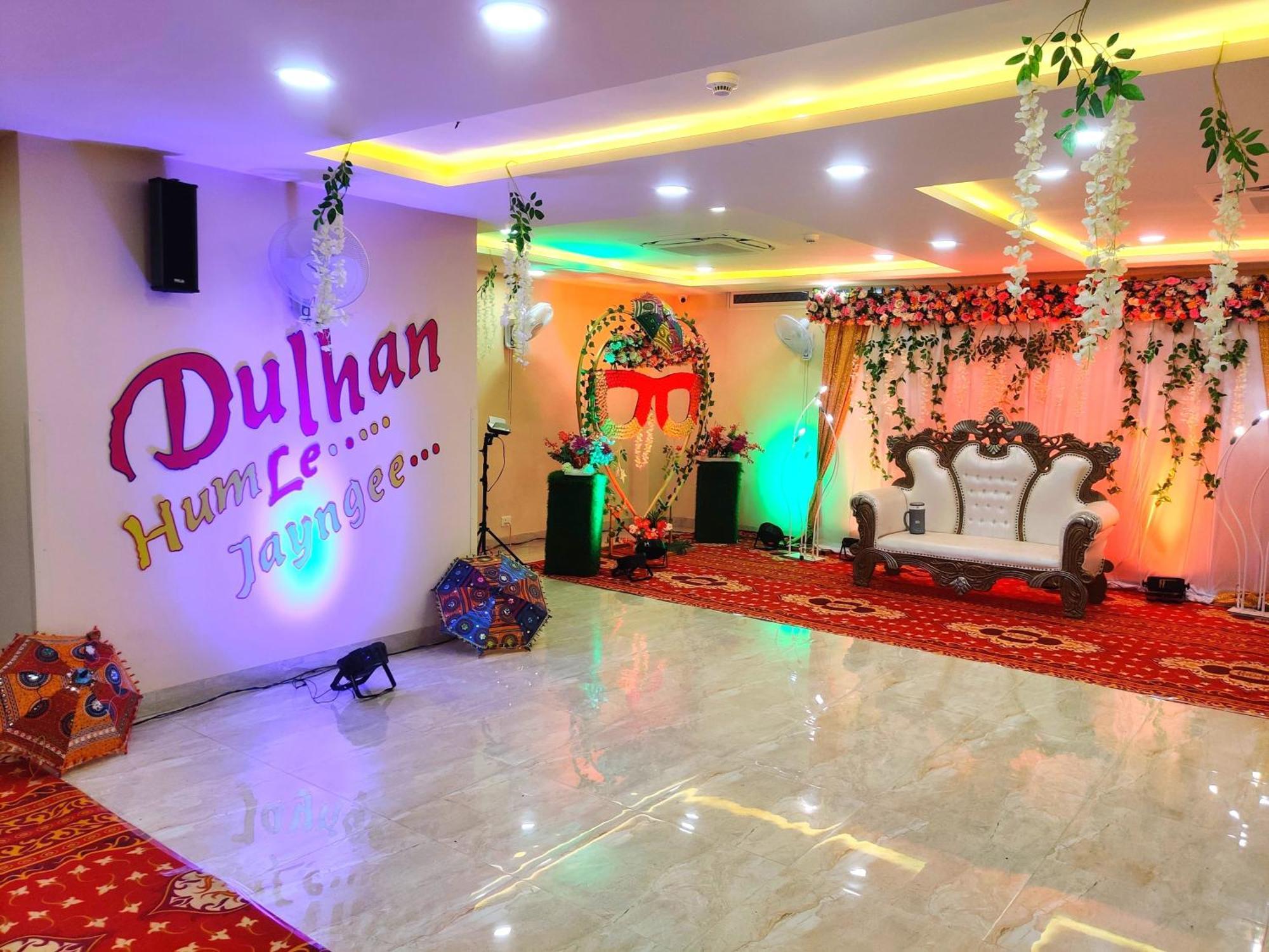 Opulence Inn - 500 Meters From Railway Station อุเดเปอร์ ภายนอก รูปภาพ