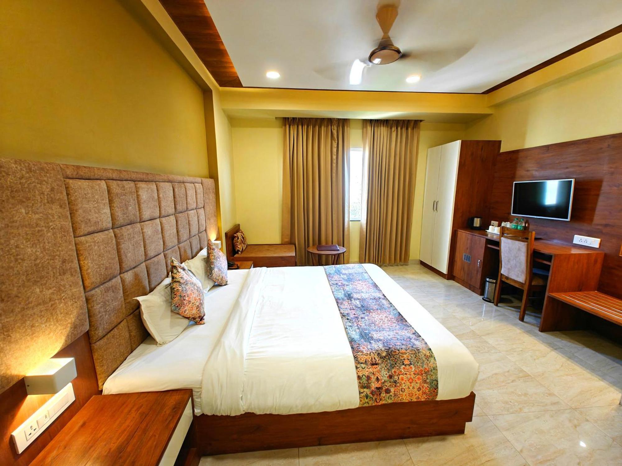 Opulence Inn - 500 Meters From Railway Station อุเดเปอร์ ภายนอก รูปภาพ