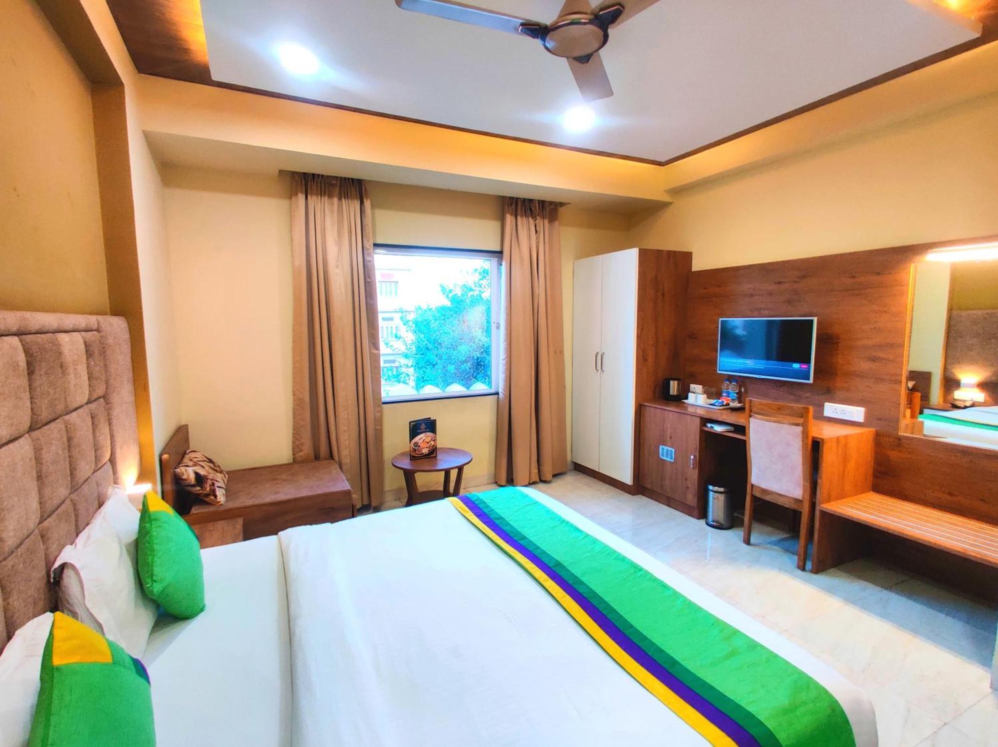 Opulence Inn - 500 Meters From Railway Station อุเดเปอร์ ภายนอก รูปภาพ