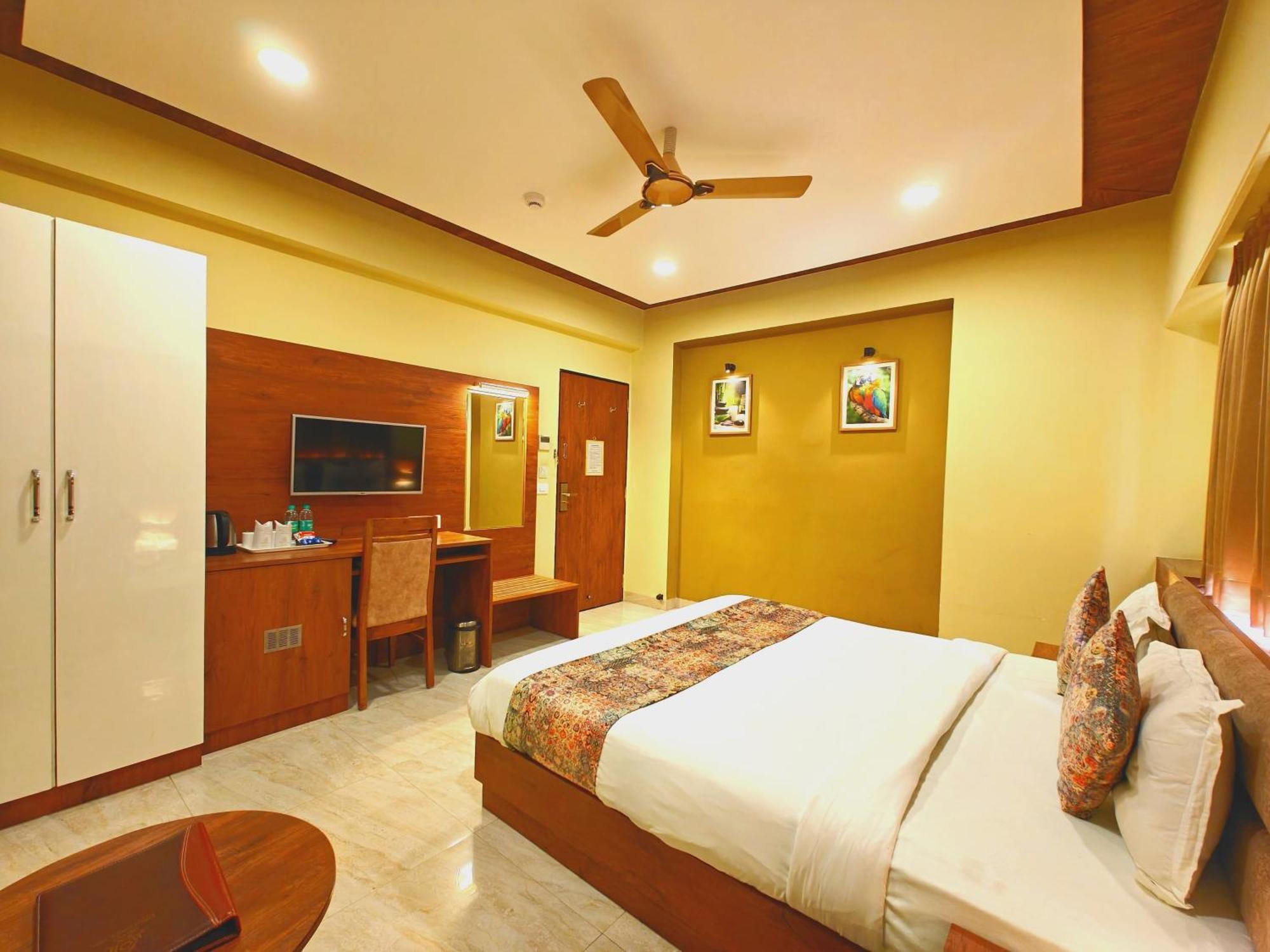Opulence Inn - 500 Meters From Railway Station อุเดเปอร์ ภายนอก รูปภาพ