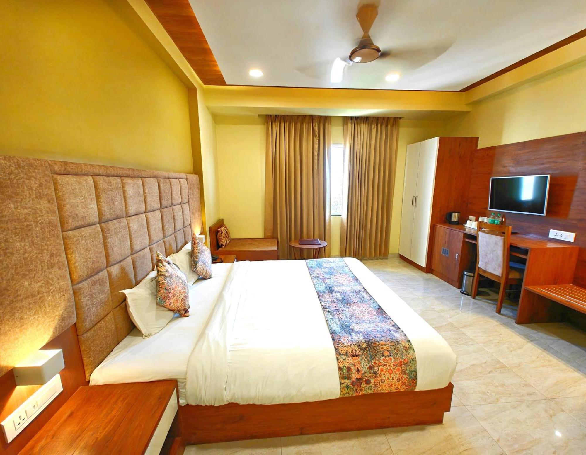 Opulence Inn - 500 Meters From Railway Station อุเดเปอร์ ภายนอก รูปภาพ