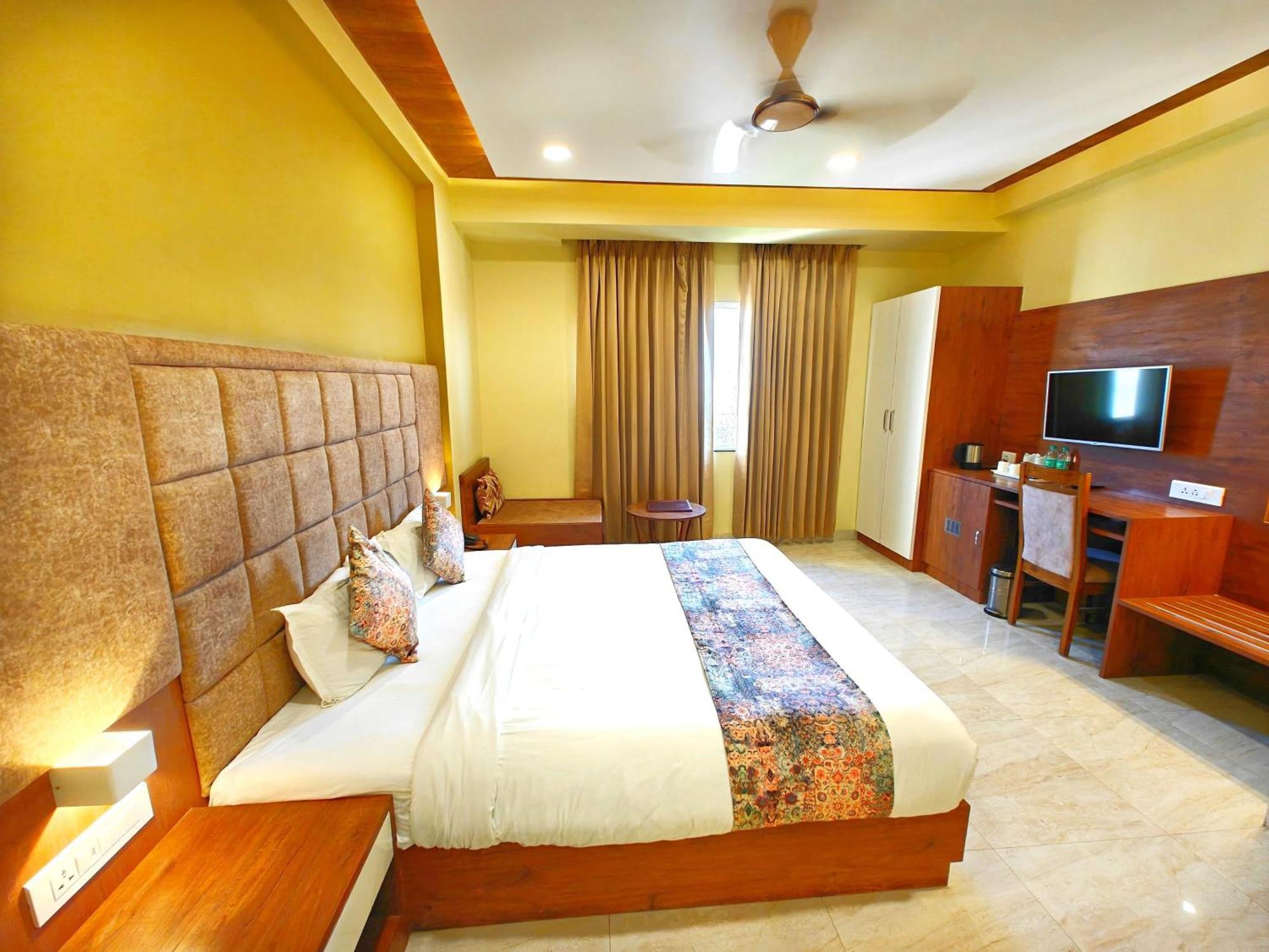Opulence Inn - 500 Meters From Railway Station อุเดเปอร์ ภายนอก รูปภาพ