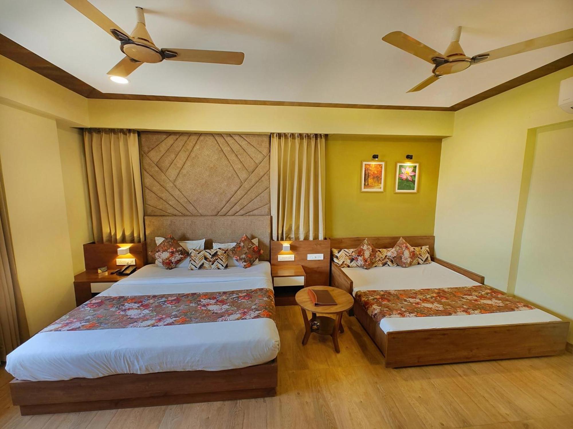 Opulence Inn - 500 Meters From Railway Station อุเดเปอร์ ภายนอก รูปภาพ
