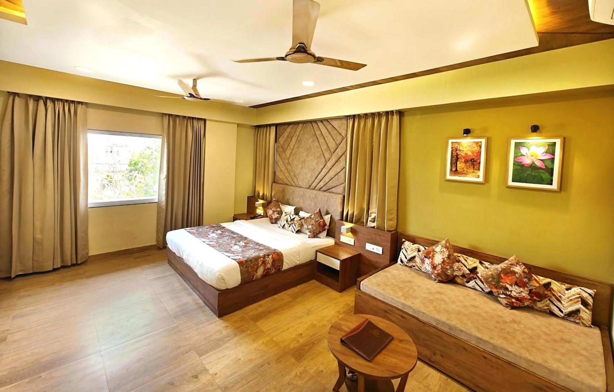 Opulence Inn - 500 Meters From Railway Station อุเดเปอร์ ภายนอก รูปภาพ