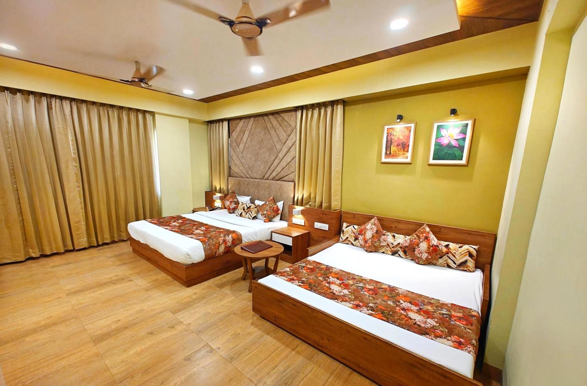 Opulence Inn - 500 Meters From Railway Station อุเดเปอร์ ภายนอก รูปภาพ