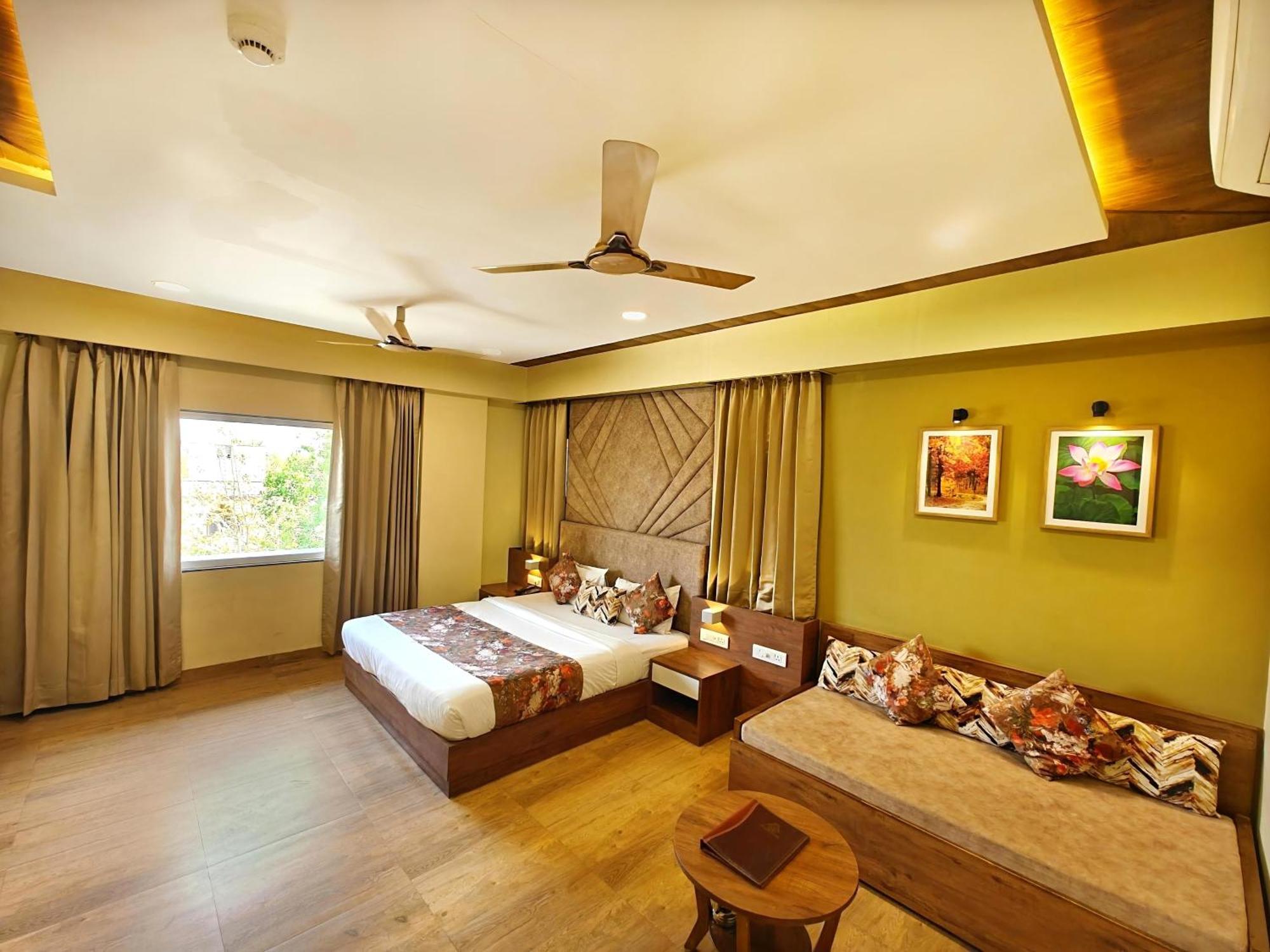 Opulence Inn - 500 Meters From Railway Station อุเดเปอร์ ภายนอก รูปภาพ