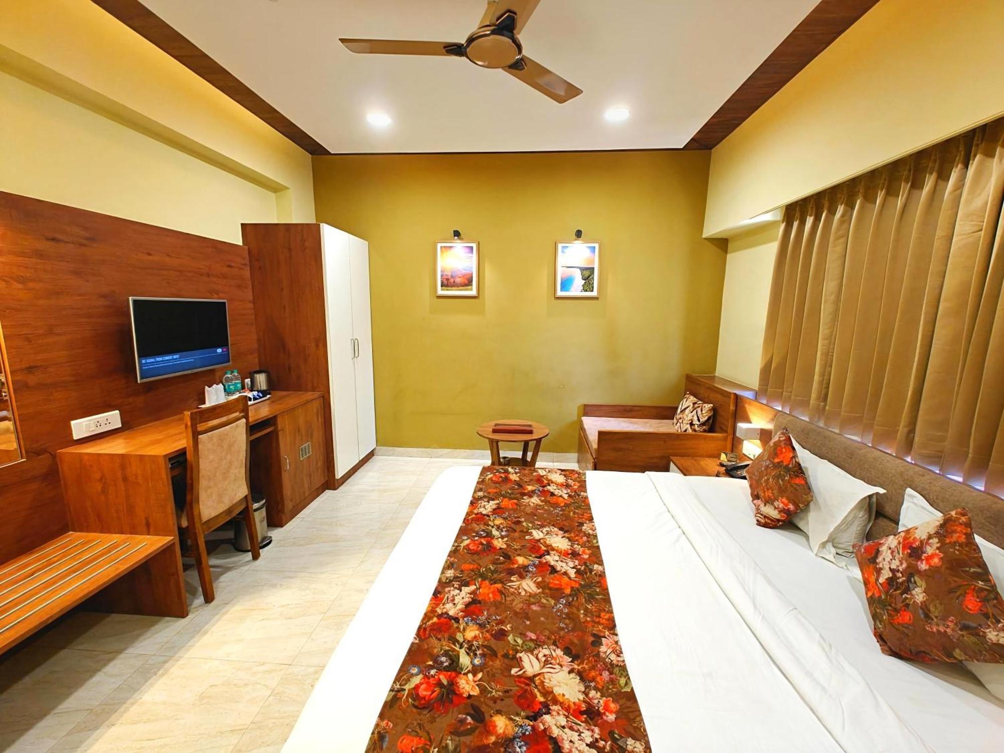 Opulence Inn - 500 Meters From Railway Station อุเดเปอร์ ภายนอก รูปภาพ