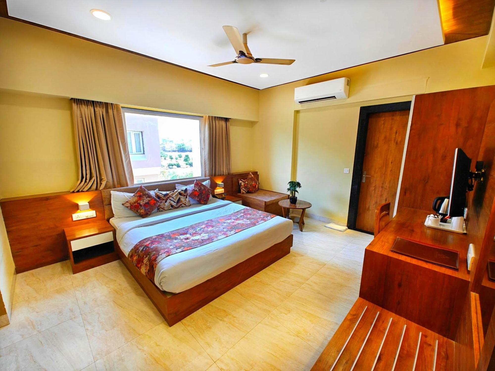 Opulence Inn - 500 Meters From Railway Station อุเดเปอร์ ภายนอก รูปภาพ