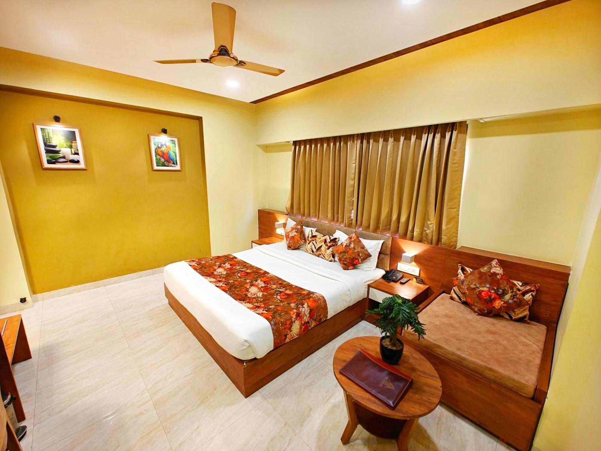 Opulence Inn - 500 Meters From Railway Station อุเดเปอร์ ภายนอก รูปภาพ