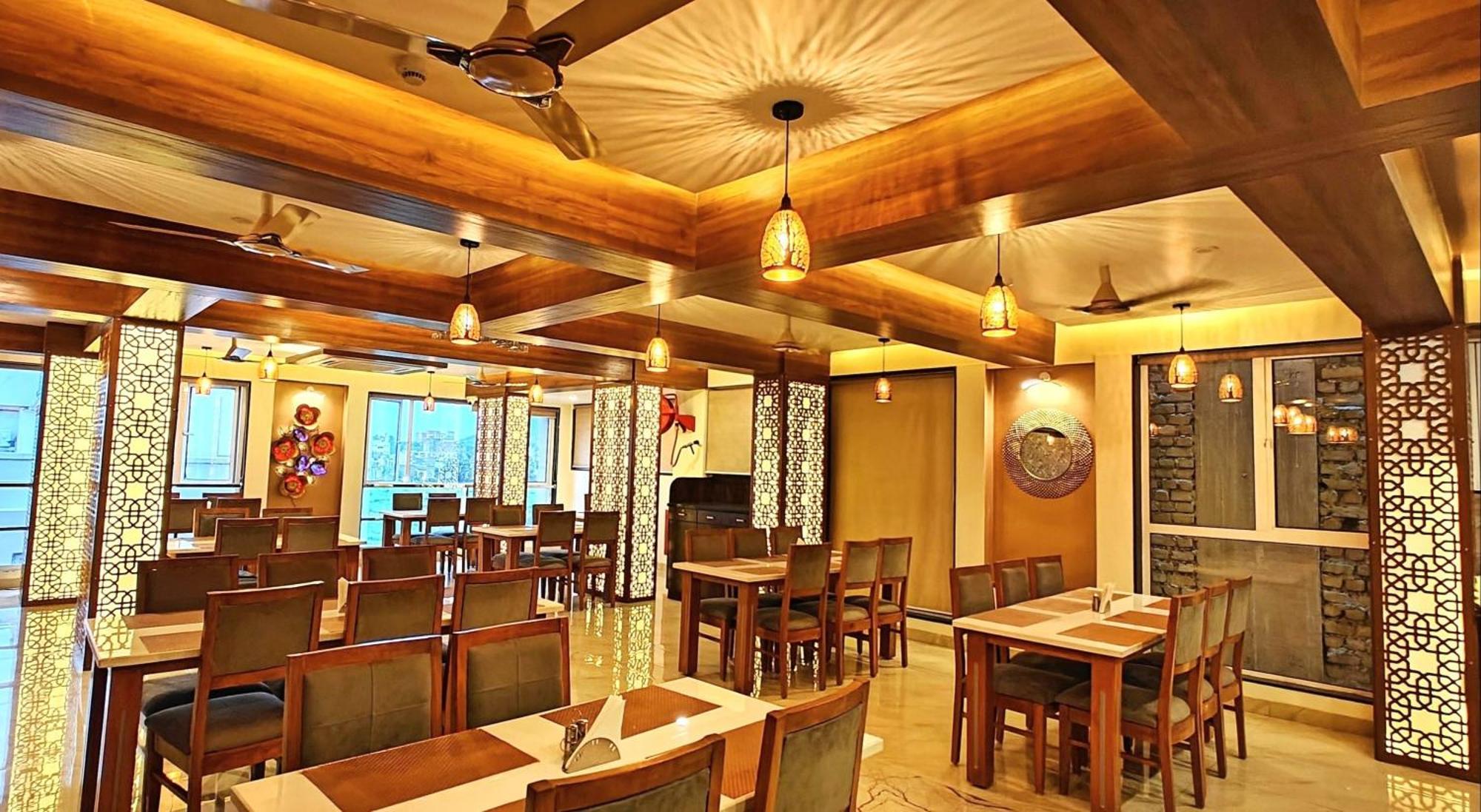 Opulence Inn - 500 Meters From Railway Station อุเดเปอร์ ภายนอก รูปภาพ