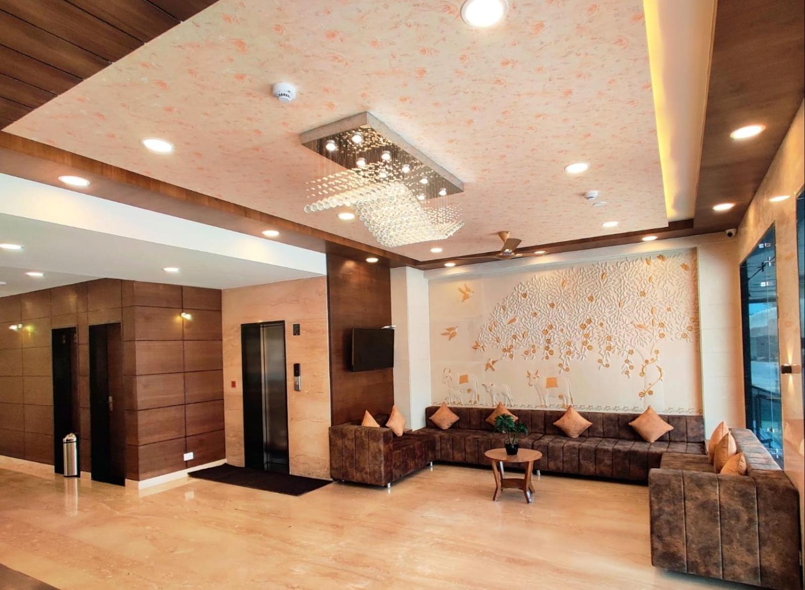 Opulence Inn - 500 Meters From Railway Station อุเดเปอร์ ภายนอก รูปภาพ