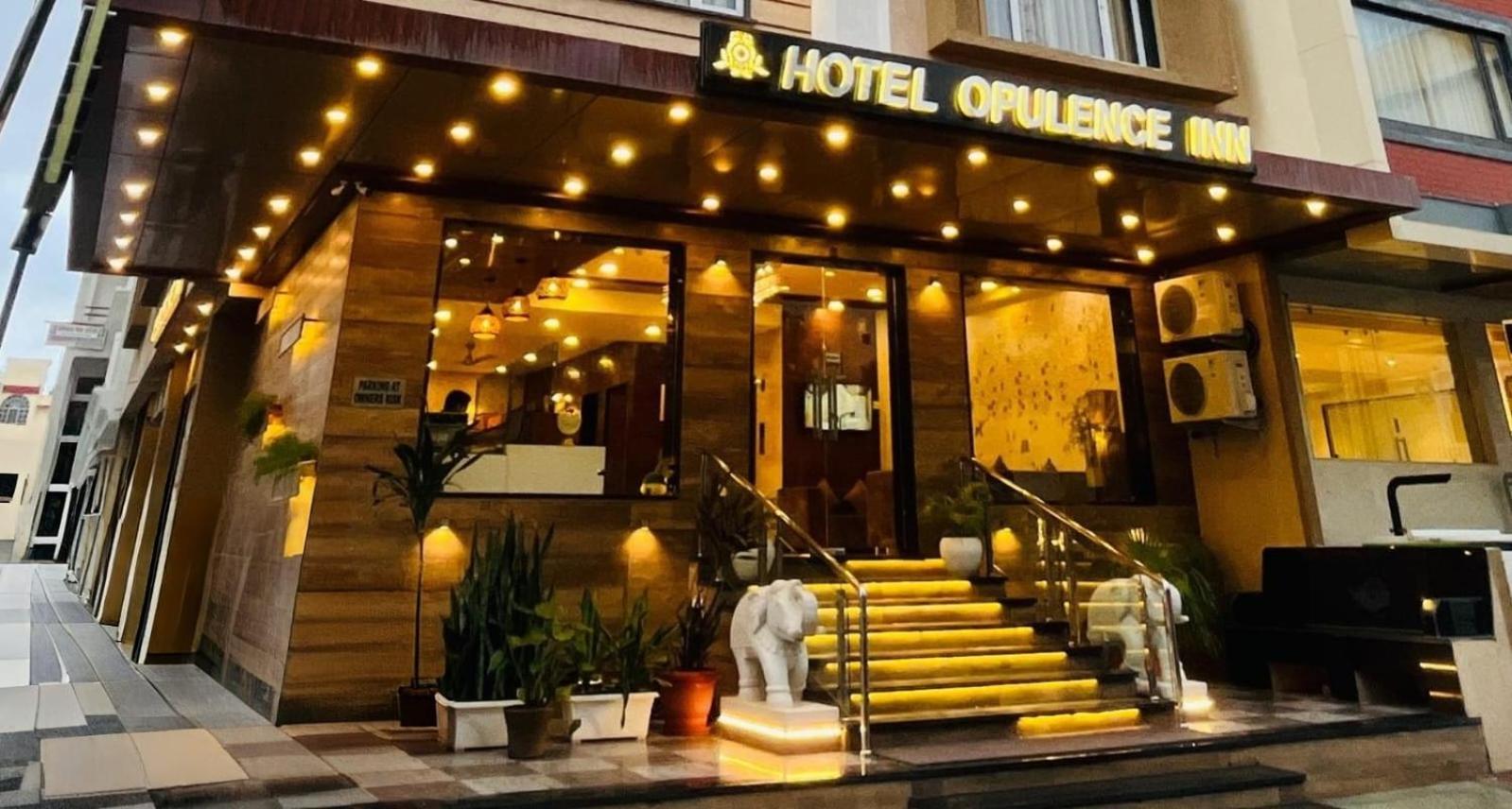 Opulence Inn - 500 Meters From Railway Station อุเดเปอร์ ภายนอก รูปภาพ